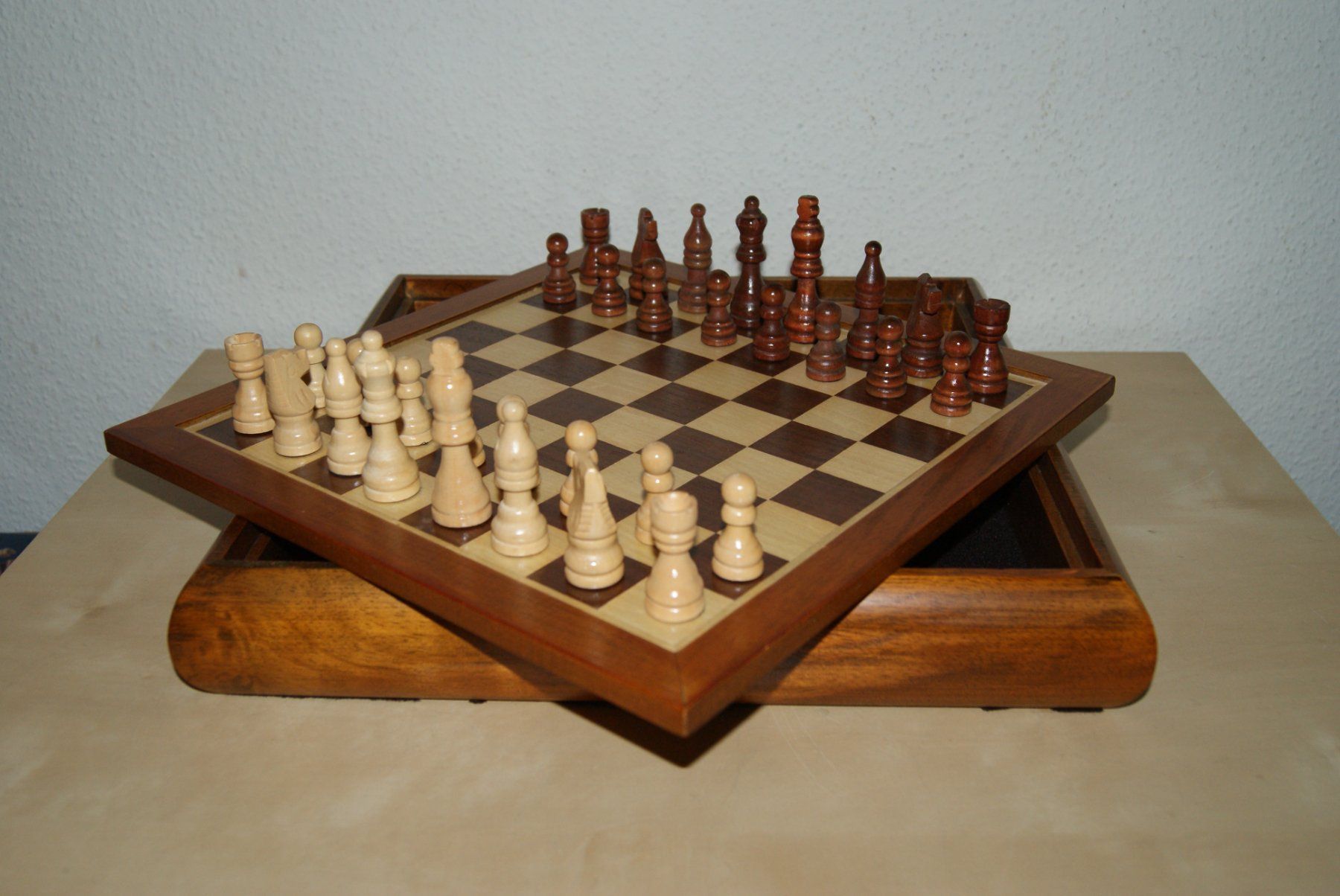 Giochi: Schachbrett-Box mit Figuren aus Holz – Usato da Zürich venduto da Widi1 4