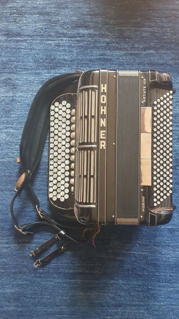 Hohner Strumenti musicali: Hohner Morino Artiste VI N – Usato da Rafz venduto da YEL01