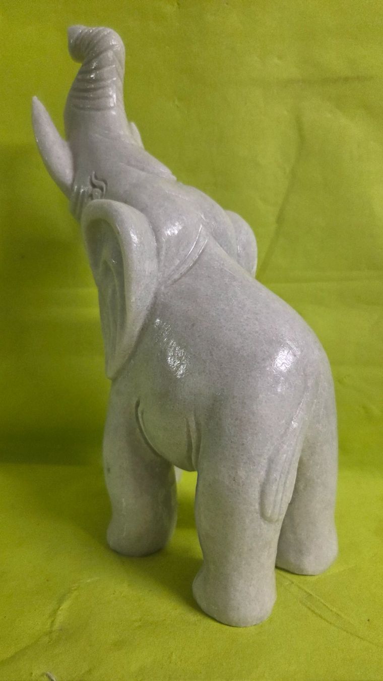 Sculture & Statue: Schöner Elefant aus Marmor 30cm – Nuovo (secondo la descrizione) da Roggliswil venduto da Mabelco 2