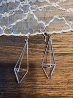 Geometrische Ohrringe in Rose