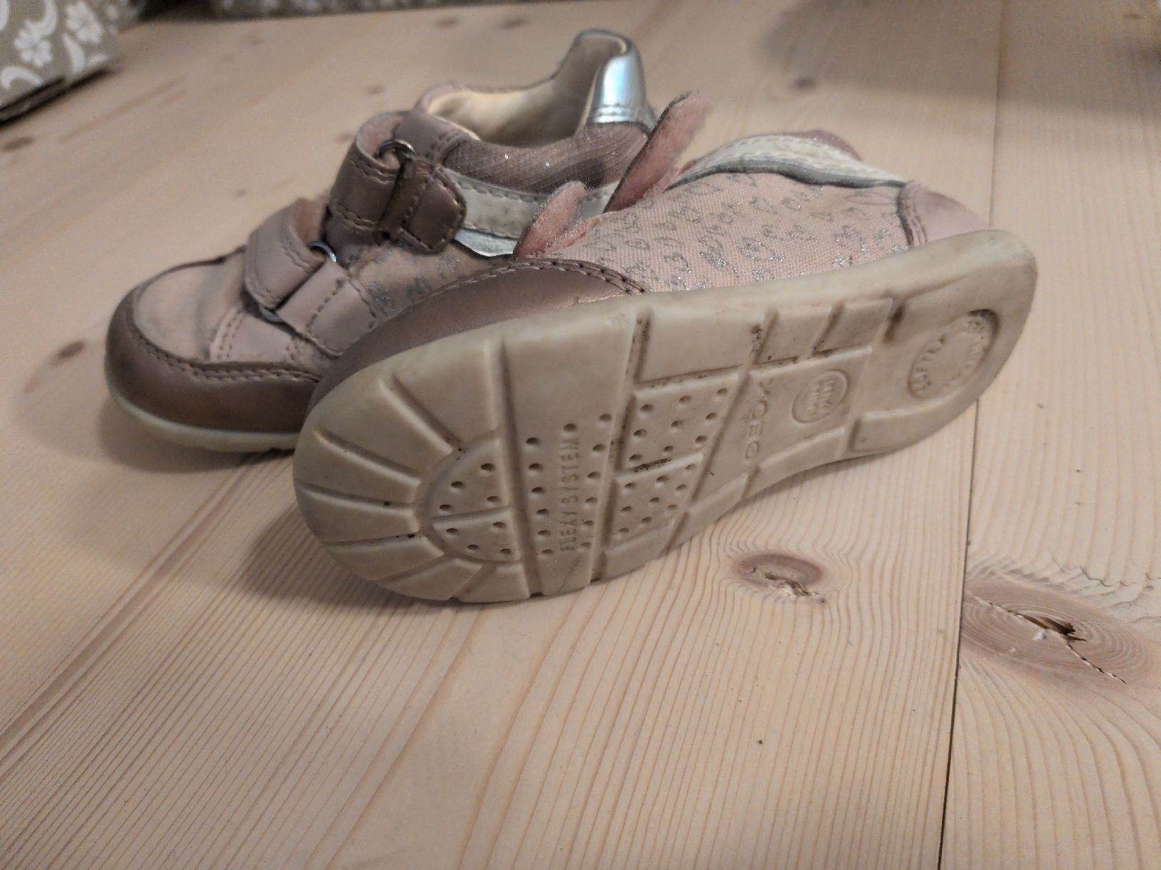Geox Schuhe für Mädchen: Geox Schuh Gr. 23 – Gebraucht aus Oberhelfenschwil von Tattar 3