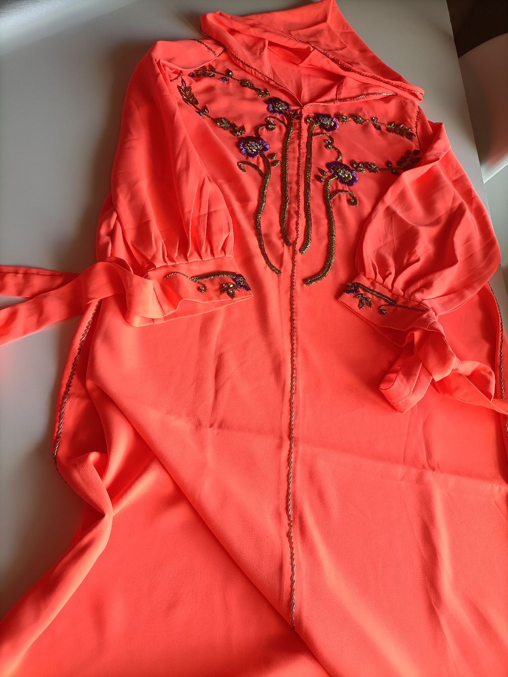 Vestiti: Caftan  jellaba corail brodé,  l'été, élégant  – Nuovo e nell'imballaggio originale da La Chaux-de-Fonds venduto da Luxary.25cachmirepro 2