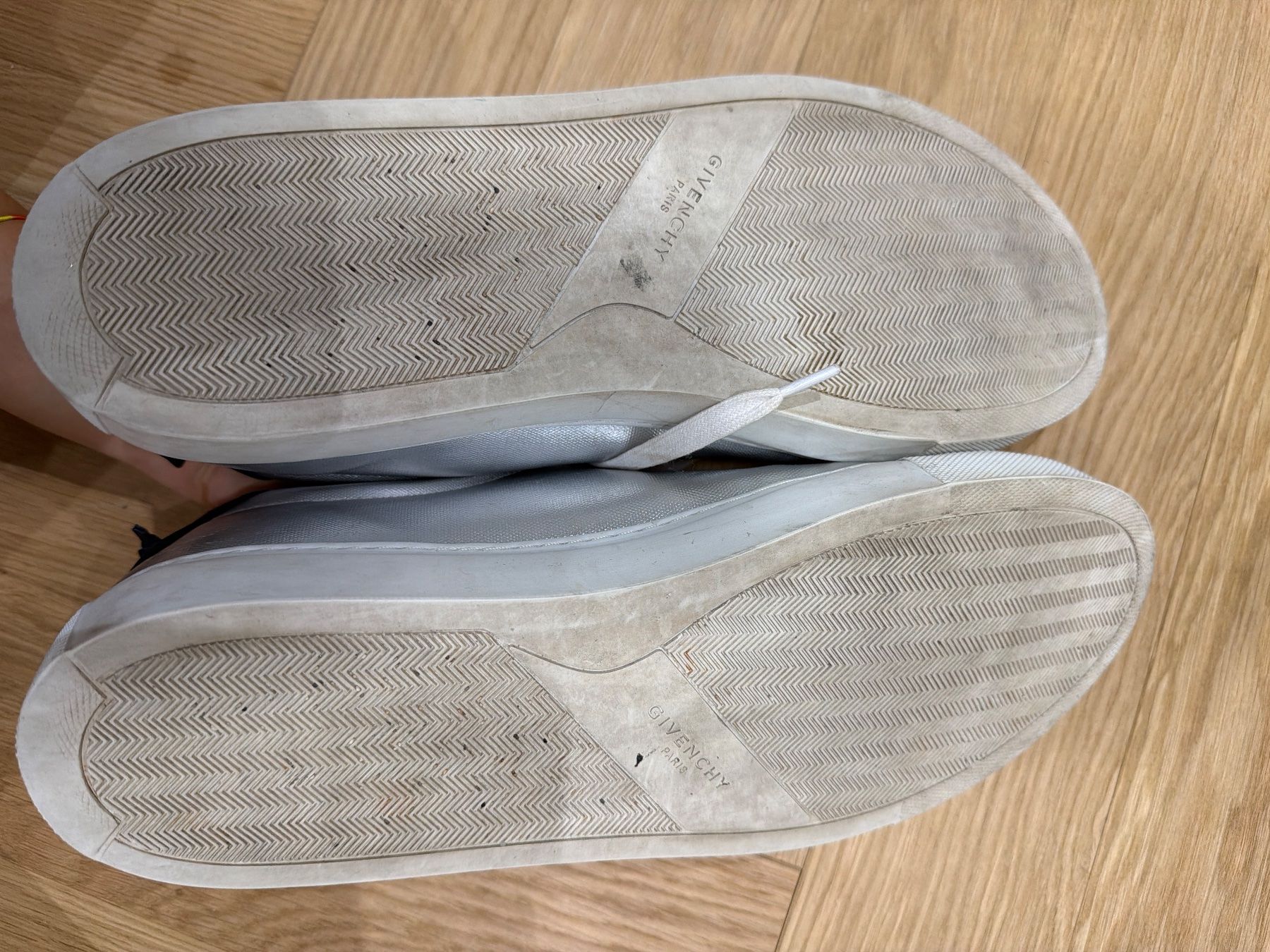 Givenchy Chaussures hommes: Givenchy Sneakers silber Grösse 45 – D'occasion à Roggwil TG par est_r5x7 4