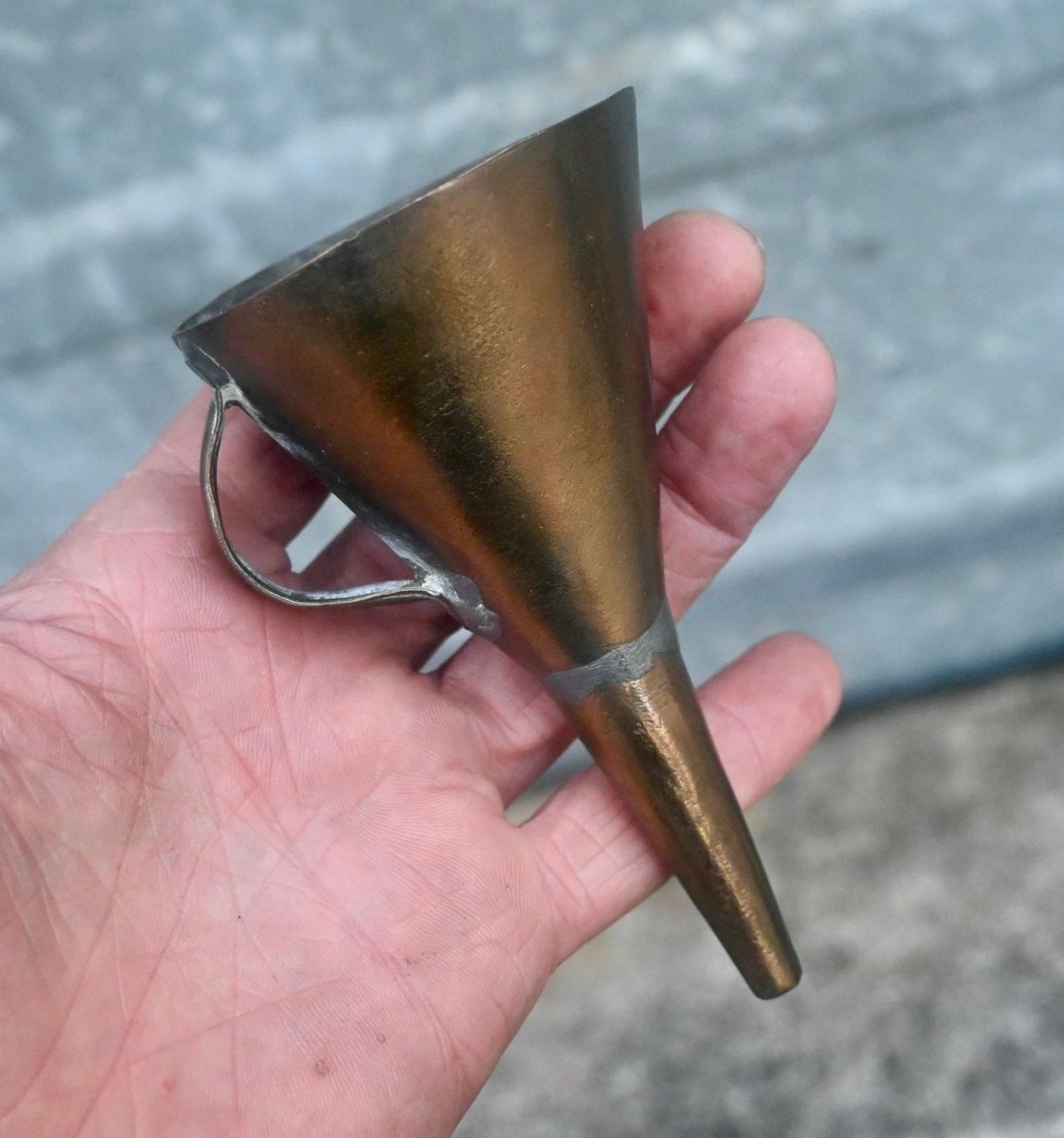 antiker MESSING TRICHTER VERZINKT dm oben ca. 6.5cm (Gebraucht) in Pfaffhausen für CHF 14 – mit Lieferung auf Ricardo kaufen