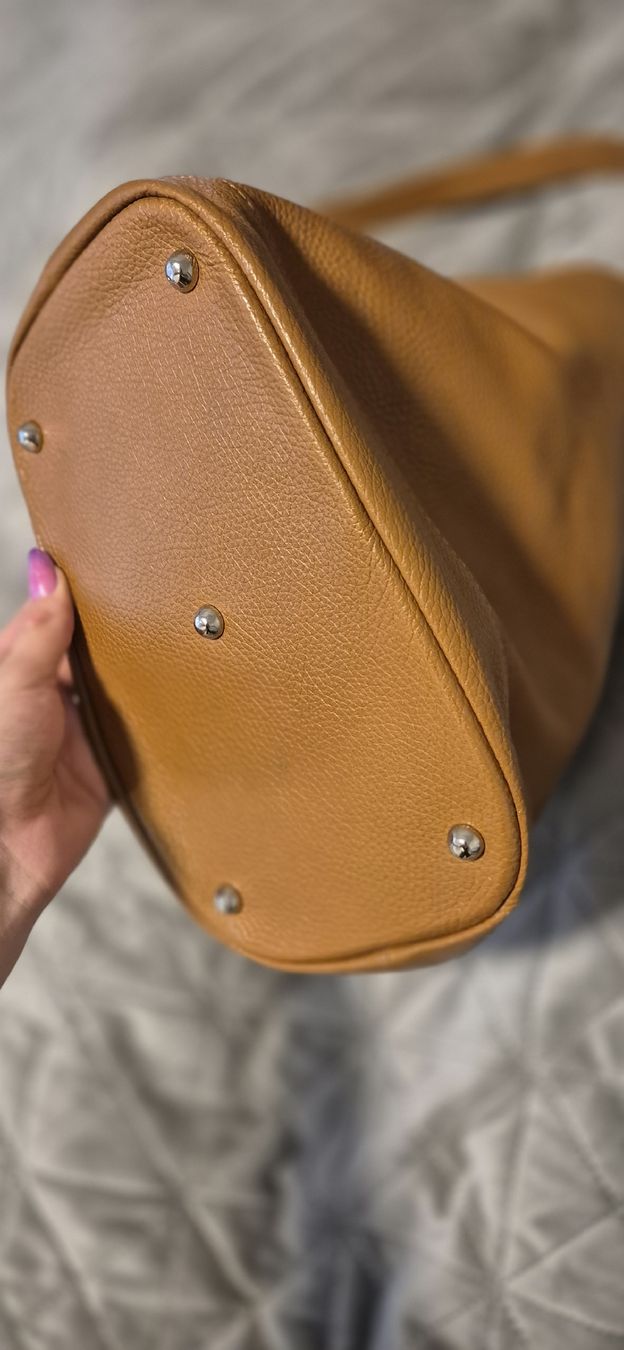 Borse da donna: Tan Leather Shoulder Bag, Pristine Condition, Stylish! – Usato da Altikon venduto da san_c7qr 1