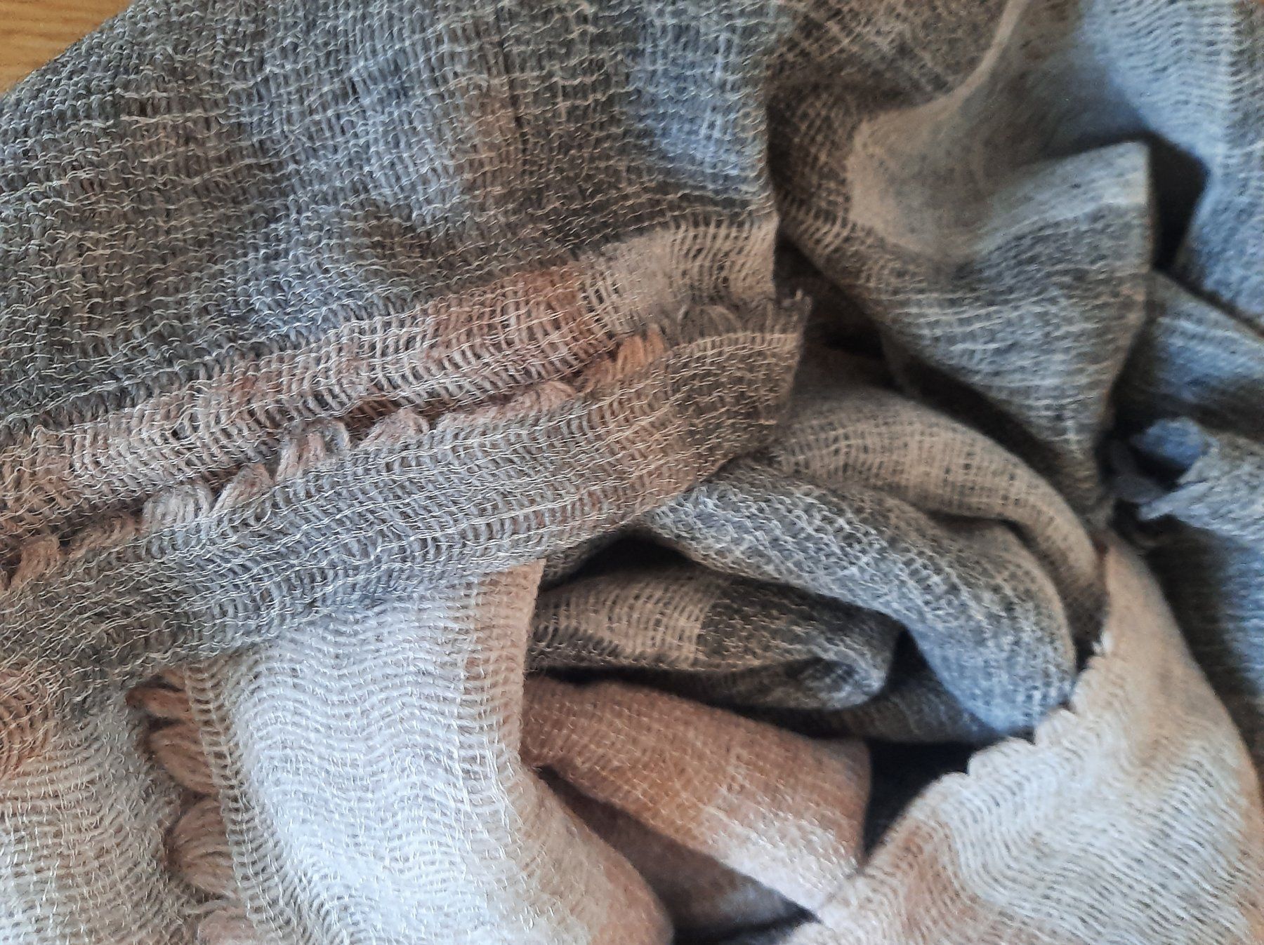 Esprit Foulards, Tücher & Schals: Kuscheliger Schal ESPRIT – Gebraucht aus Muotathal von robin40 1