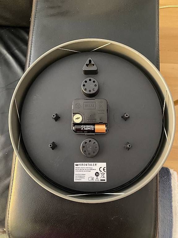 Stand- & Wanduhren: Krontaler Wanduhr, grau, Durchmesser 25cm – Gebraucht aus Bern von Mondol 1