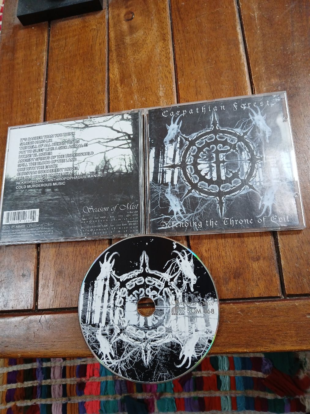 CD: carpathian forest - defending... – Usato da St-Cergue venduto da VeganWarrior