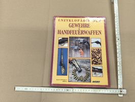 BUCH . Gewehre & Handfeuerwaffen