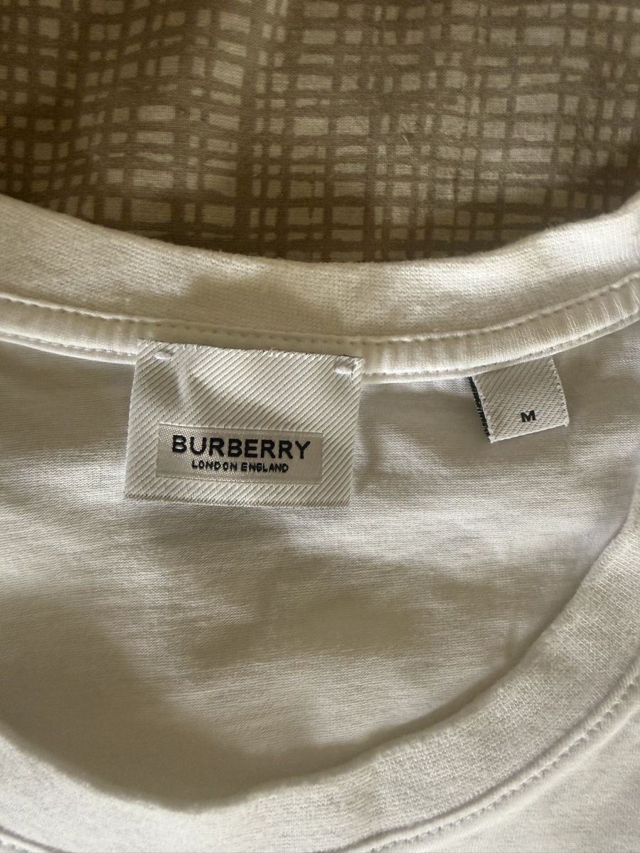 Burberry T-shirt: T shirt Burberry – Nuovo (secondo la descrizione) da Genève venduto da tho_5cfx 7