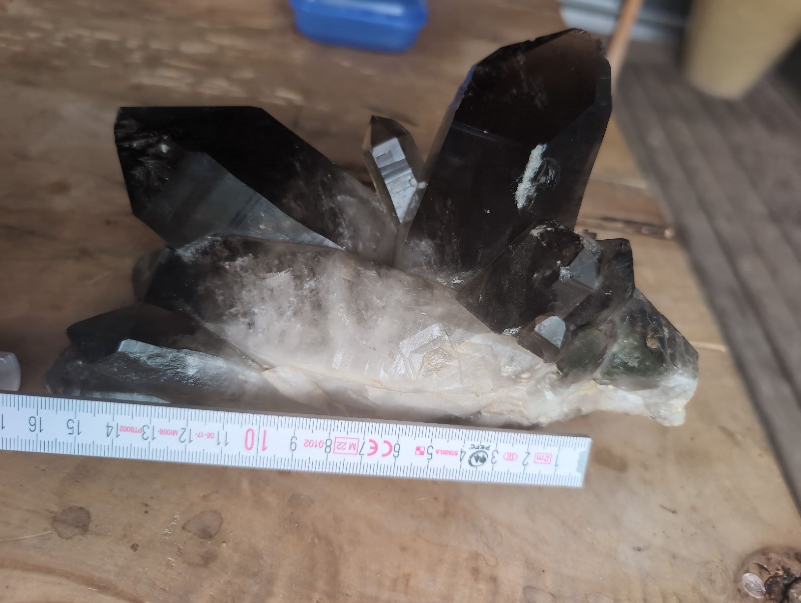 Minerali & Pietre curative: Large Smoky Quartz Crystal Cluster – Usato da Aarau venduto da basil.trueb
