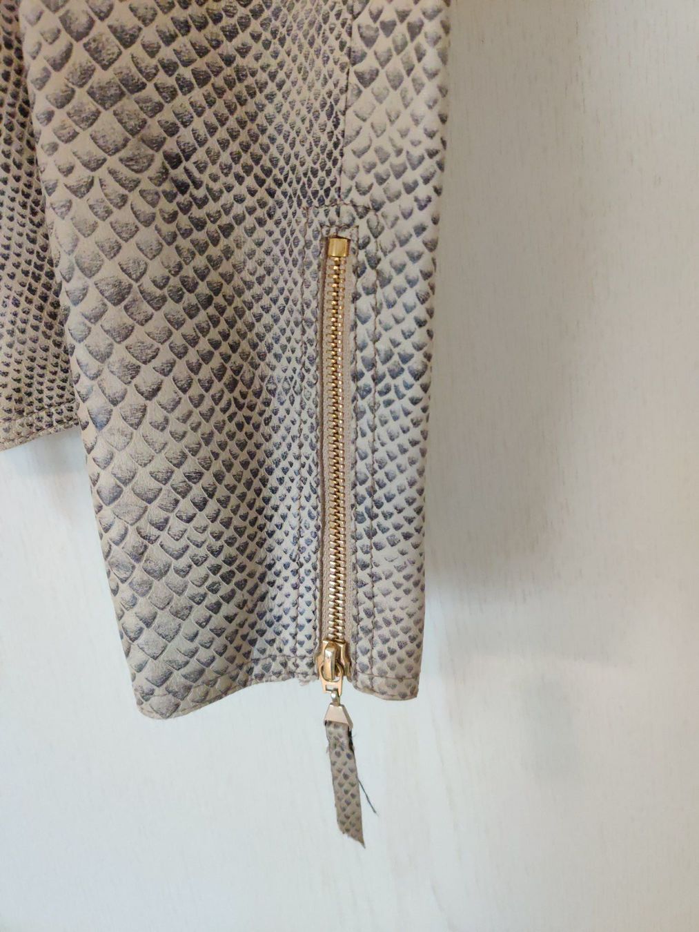 Luisa Cerano Giacche: LUISA CERANO Lammnappa-Lederjacke Schlangenoptik – Usato da St. Gallen venduto da secondhandy111 3