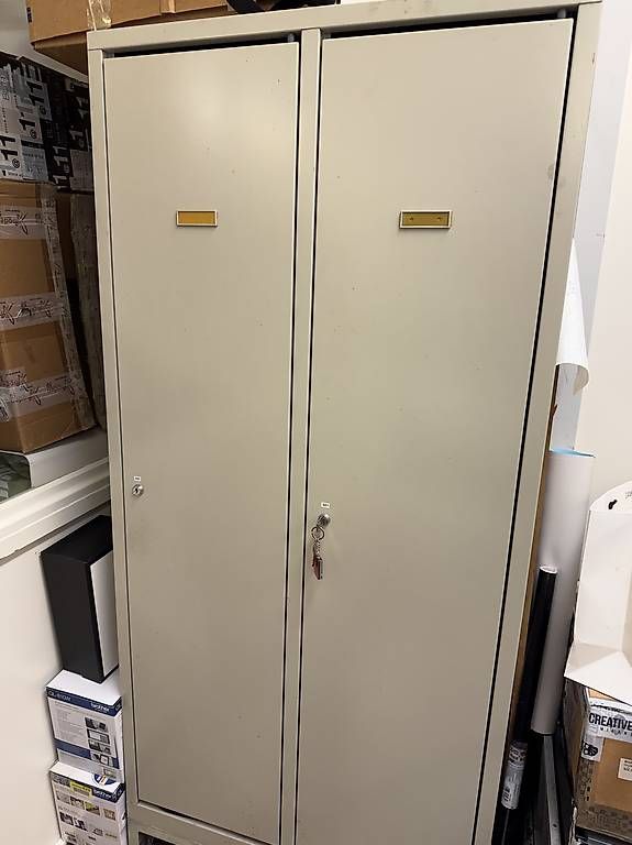 Tavoli: Bürotisch Holz / Leder – Usato da Unterterzen venduto da madstruga 3