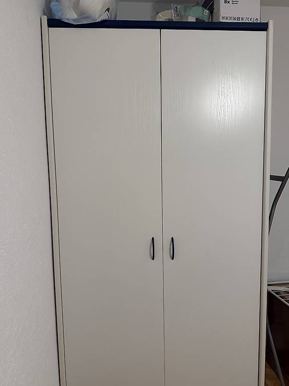Schränke: Armoire très pratique à vendre  – Gebraucht aus Delémont von eng_lsm2 1