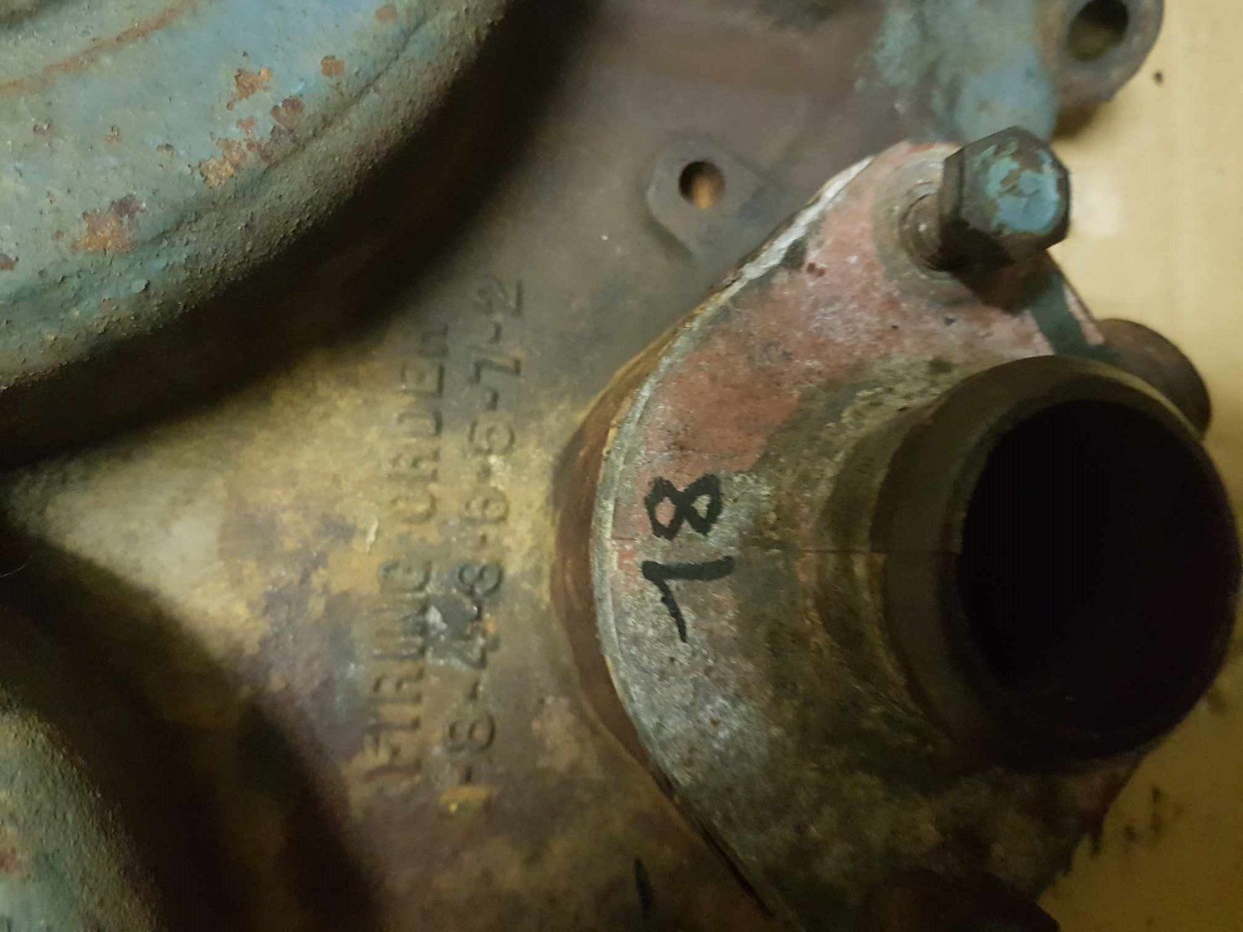 Chrysler Tutti pezzi di ricambio auto: Original Intake Chrysler 273 + 318 SB – Usato da Niedergösgen venduto da usc_tt5r 1