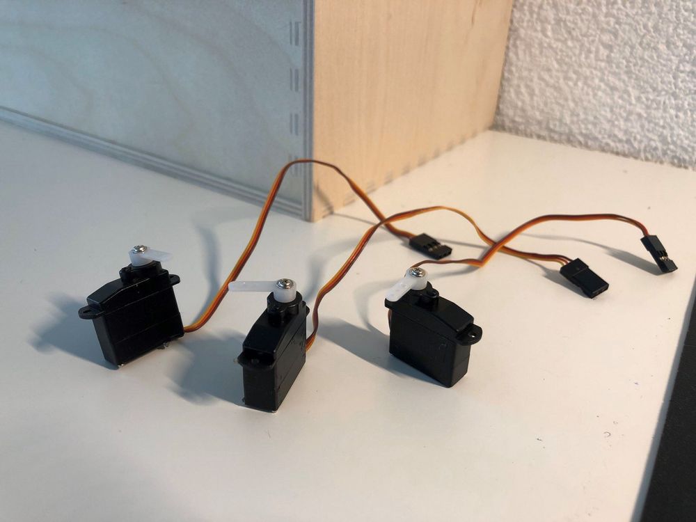 3x Micro Servo aus Multiplex RAZZOR (Gebraucht) in Uetendorf für CHF 5 ...