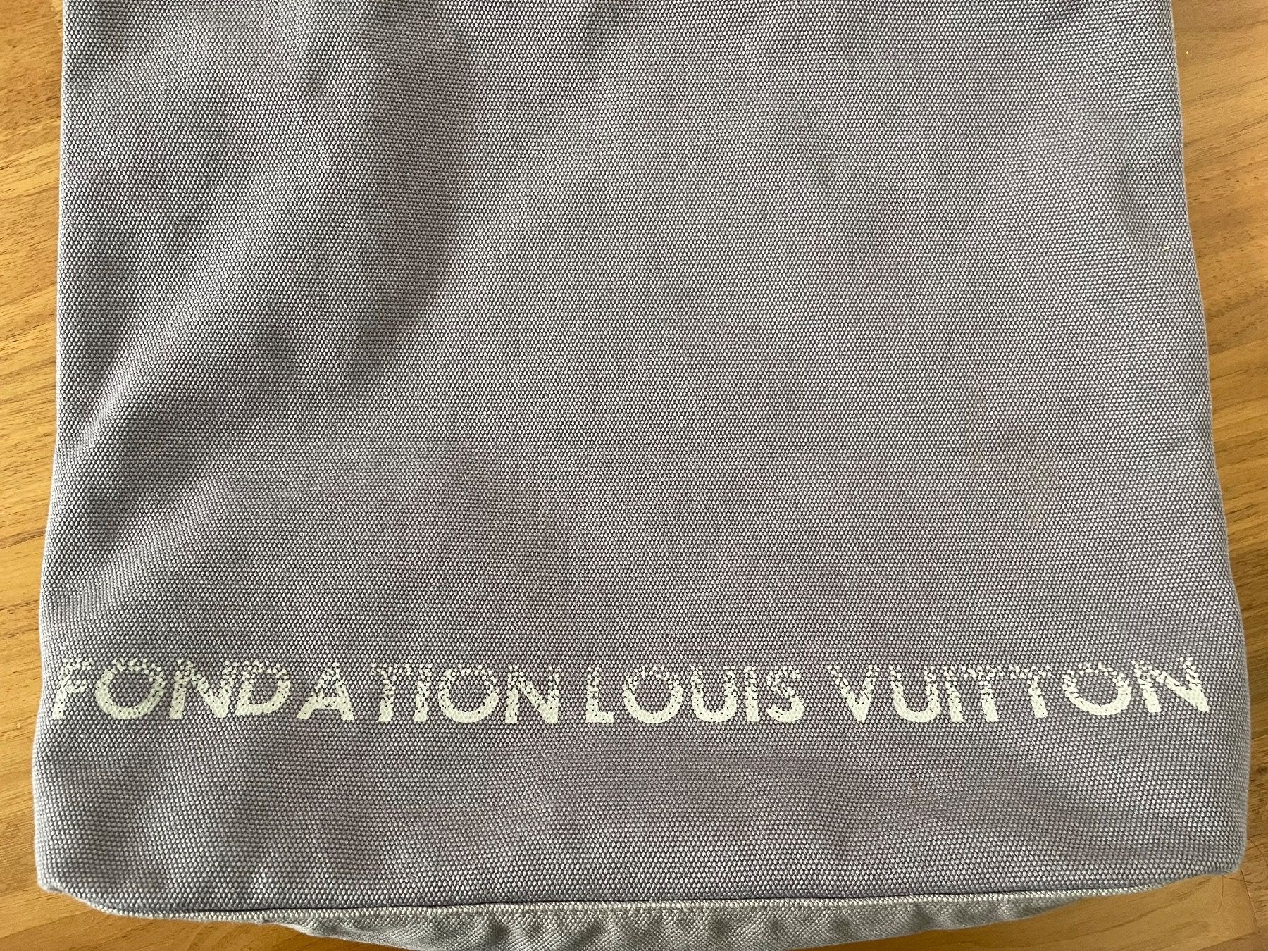 Louis Vuitton Borse: Fondation Louis Vuitton Tote Bag – Usato da Hittnau venduto da LuxAndMore 2