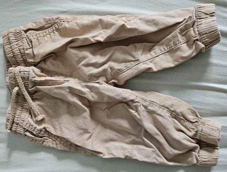 Kinder Hose beige mit Gummibund gebraucht Grösse 74