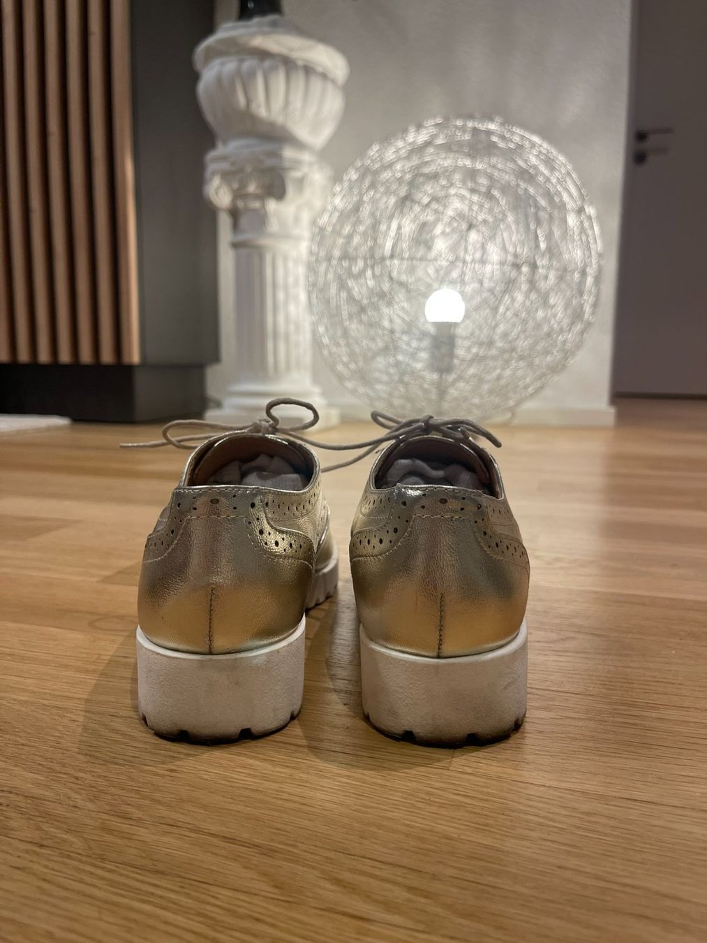 Damenschuhe: Goldene Schnürrschuhe, Grösse 37 – Gebraucht aus Rheineck von FGeissler 1
