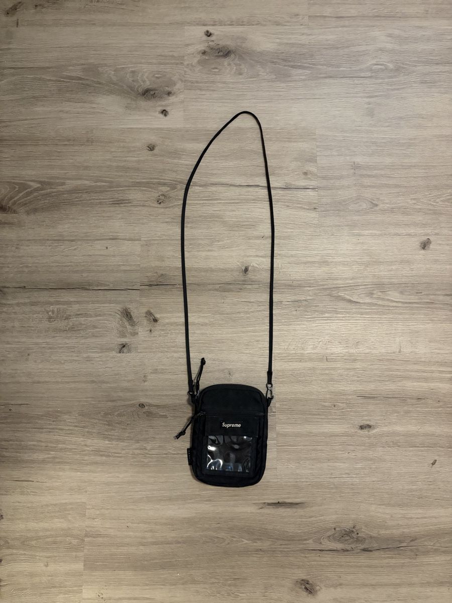 Supreme Sacs: Supreme Umhängetasche – D'occasion à Sursee par cheffe05
