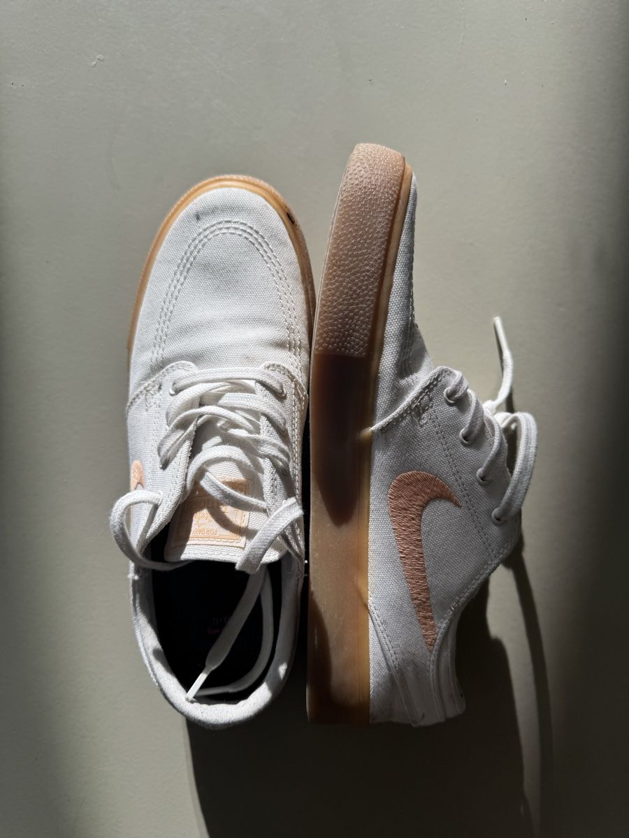 Scarpe da donna: White Nike Janoski sneakers – Usato da Zürich venduto da Chechevere