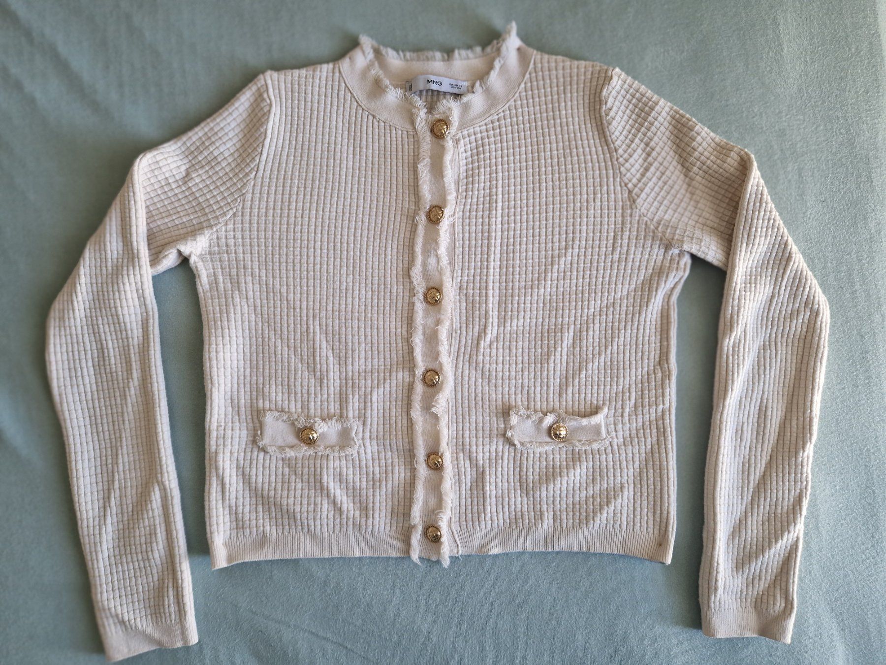 Mango Giacche: MANGO Strickjacke mit Goldknöpfe – Usato da Emmen venduto da GrabandGo