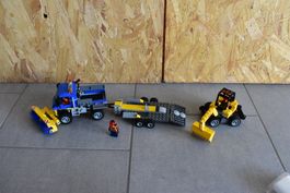 LEGO Lastwagen mit Anhänger und Bagger mit Schienenaufsatz