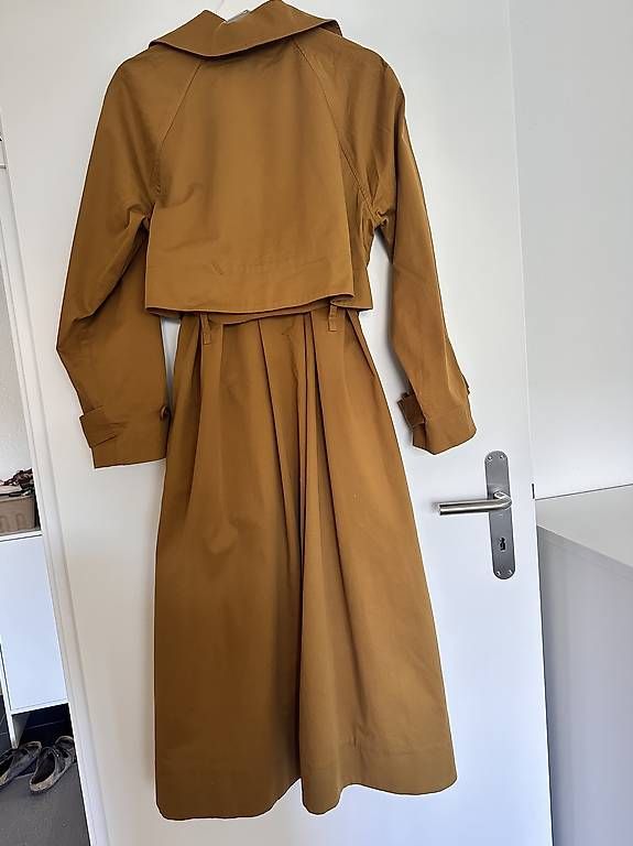 Cos Cappotti: COS Trenchcoat Mantel Gr. 34 ocker – Usato da Dübendorf venduto da baskiglot 1