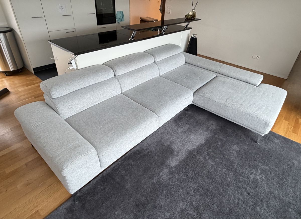 Livique Sofas: Elegante Ecksofa in hellgrau – D'occasion à Langnau am Albis par Vala.r 3