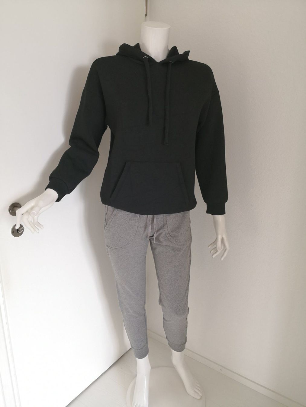 Mango Pantaloni: 🤩MANGO JOGGING-HOSE HELLGRAU NEUWERTIG & ARMANI P. – Nuovo (secondo la descrizione) da Olten venduto da Naja-Twins-Twins 2