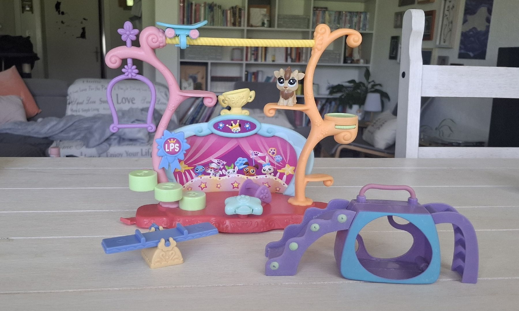 Littlest Pet Shop Giocattoli: LPS Littlest Petshop Circus Tricks 'N Talents set – Usato da La Tour-de-Trême venduto da Beamaii