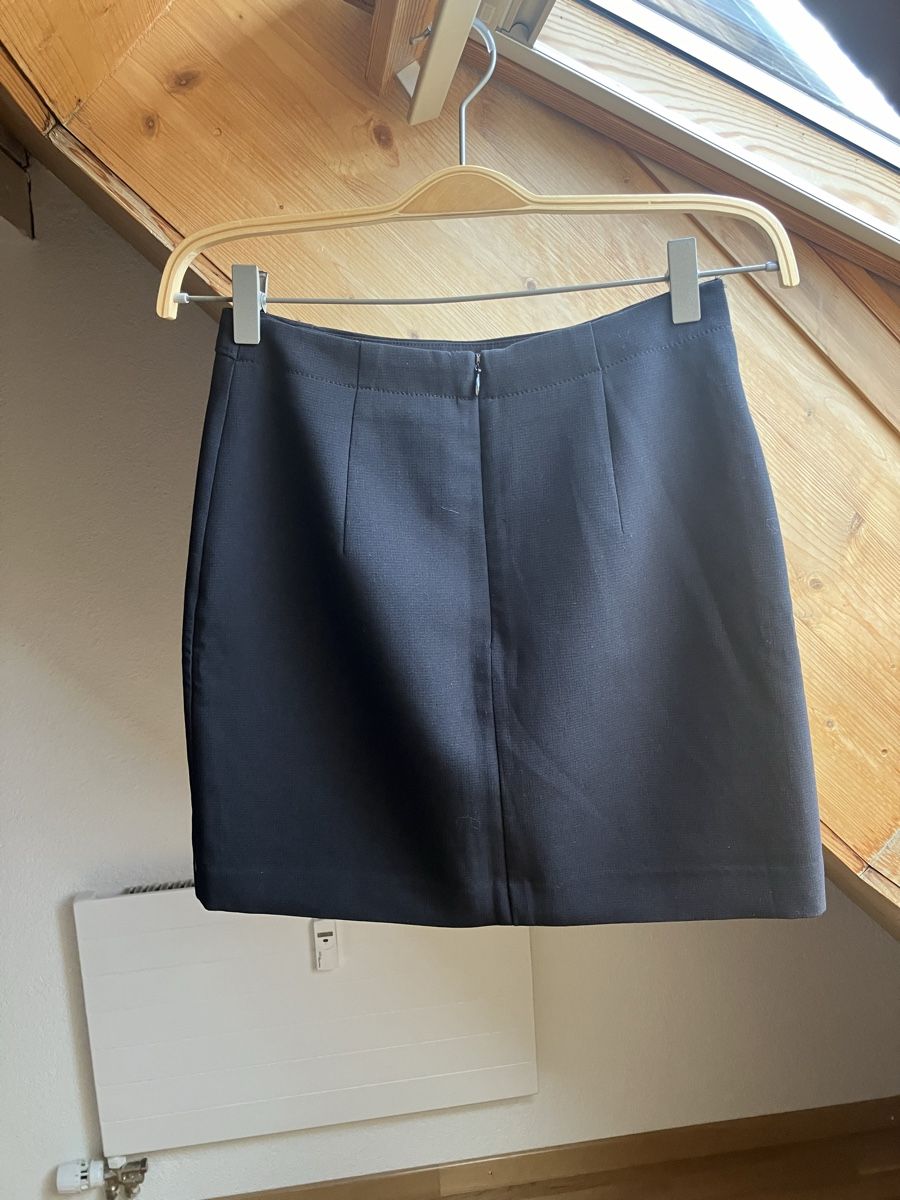 H&M Jupes: schwarzer Minirock Gr.34 – D'occasion à St. Gallen par andreav. 1