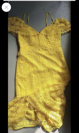 Gelbes Kleid mit hochwertigen, Spitzen, Brokat,