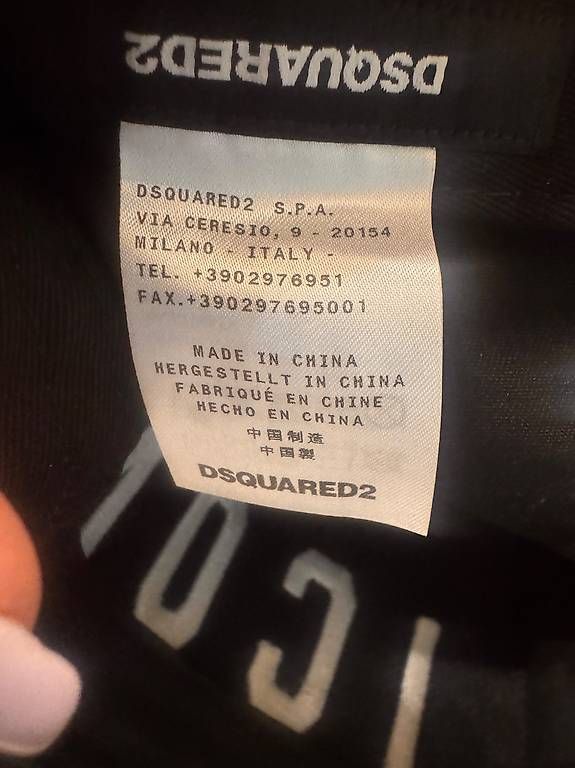 Chapeaux, bonnets & casquettes: DSQUARED2 Dsquared hat cappellino, originale e nuovo – D'occasion à Vacallo par bbo_9r85 4