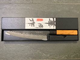 Japanisches Küchenmesser mit Holzgriff
