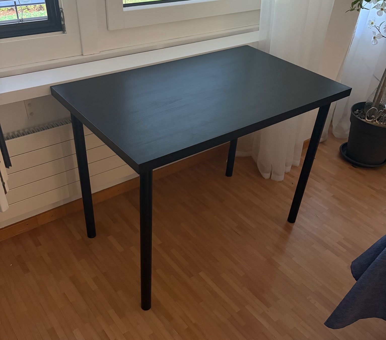 Ikea Bureaux: Schwarzer Tisch – D'occasion à Basel par berenice.roch 1
