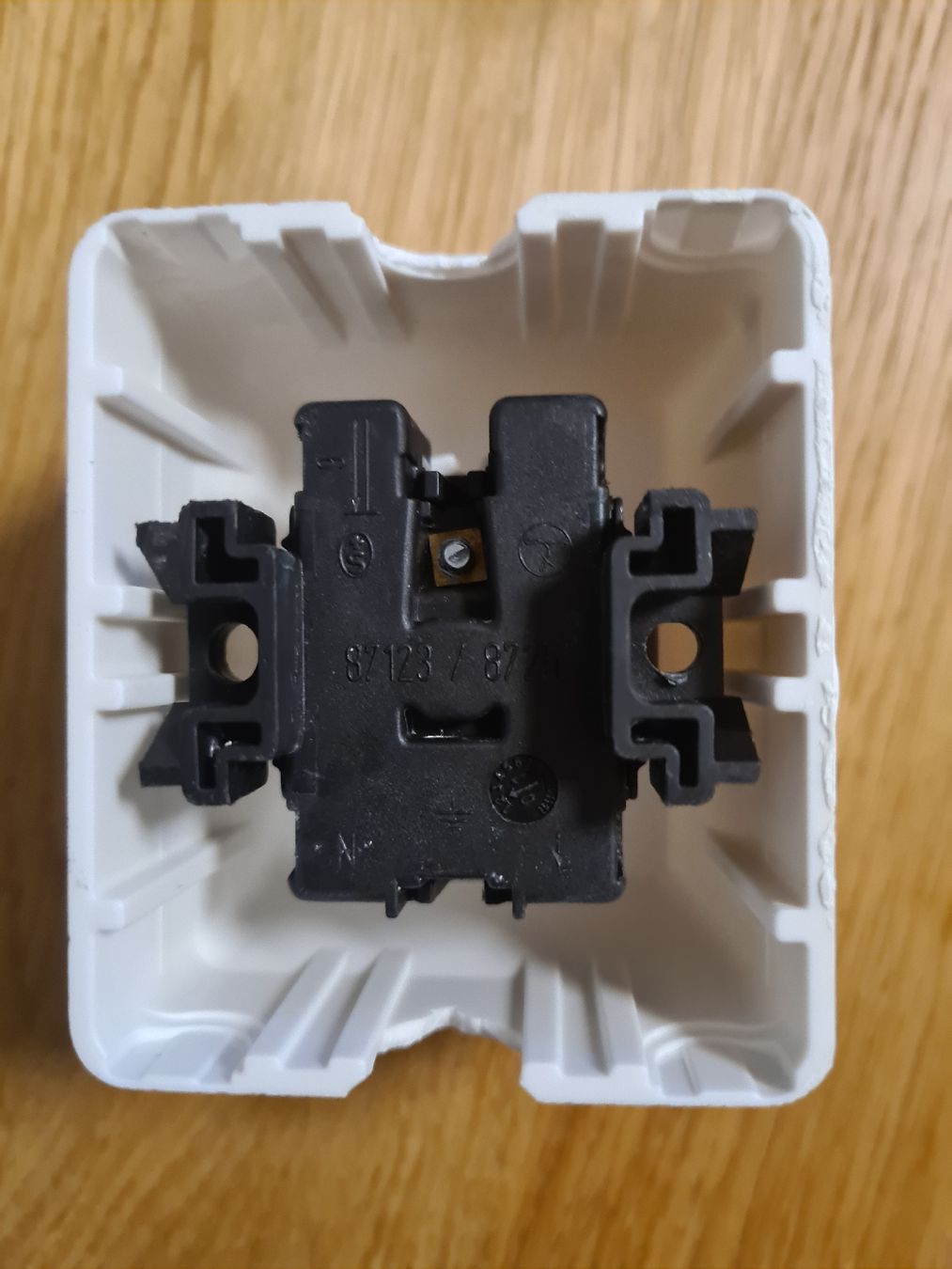 Feller Stecker: AP Steckdose Feller T25 – Gebraucht aus Winterthur von Jana1701 4