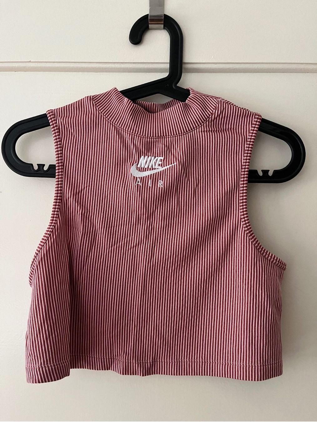 Nike Top: Nike Sport Crop-Top – Usato da Winznau venduto da Lauralavera1