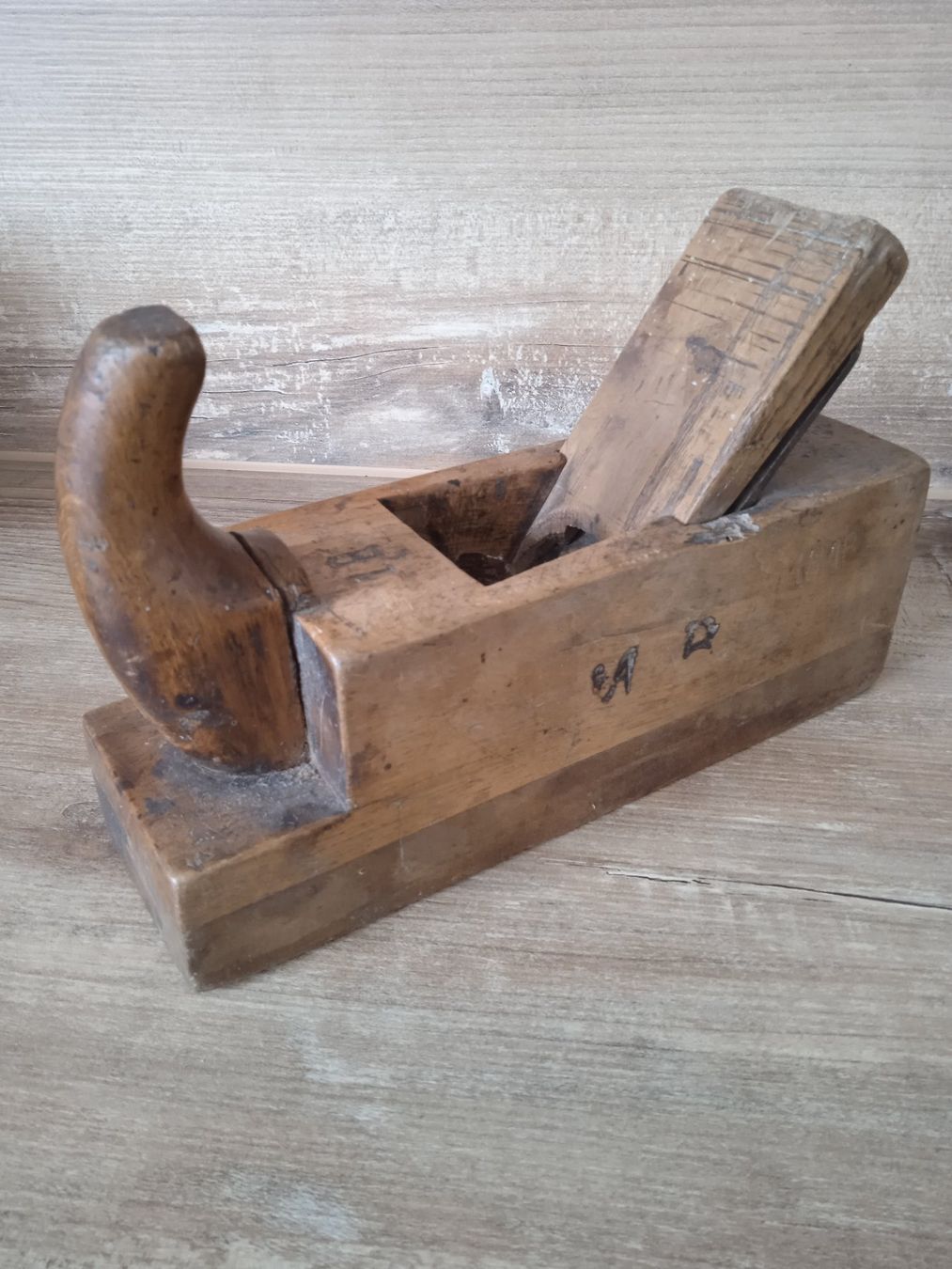 Tutti gli attrezzi: Antiker Holz-Hobel von 1818 – Usato da Rothrist venduto da MaSa82