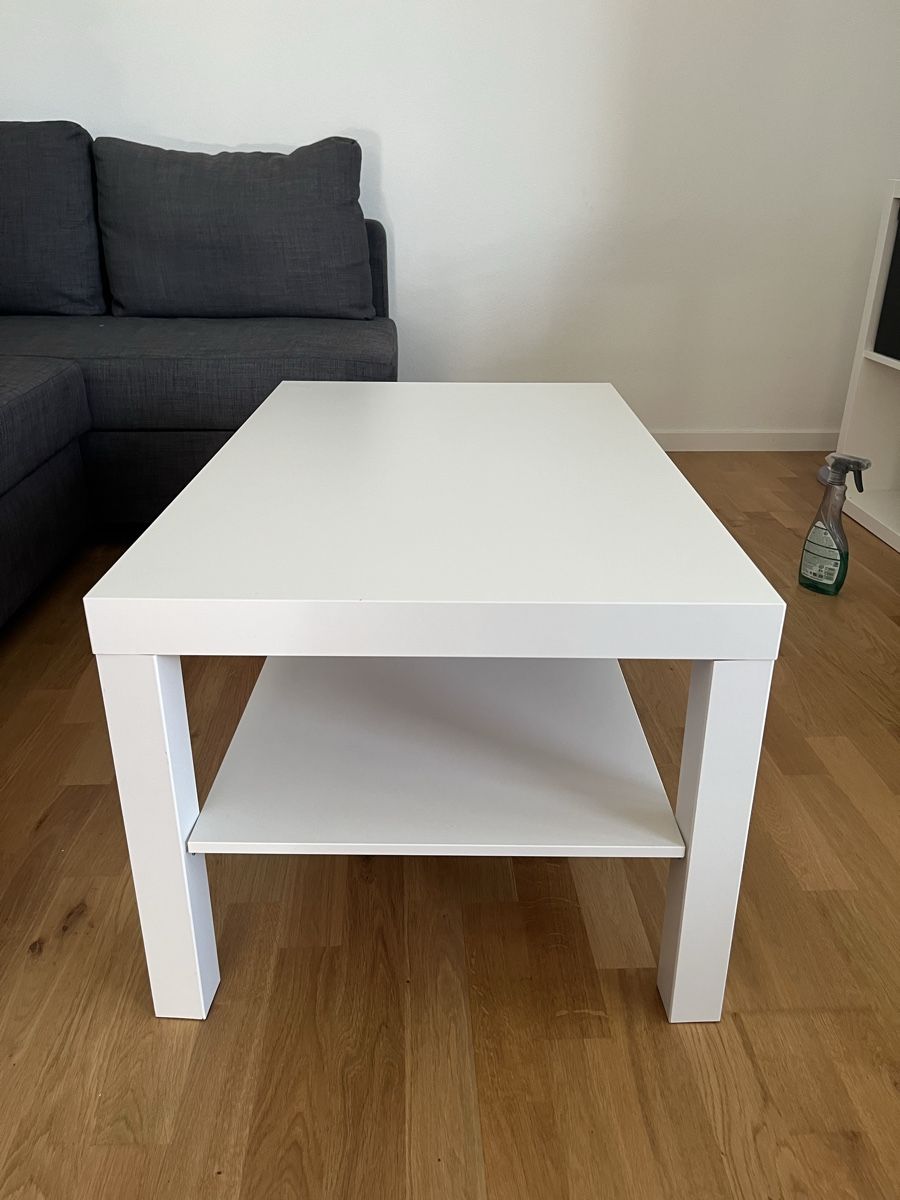 Tische: Weisser Couchtisch aus Holz – Gebraucht aus Schlieren von Spreeze 1