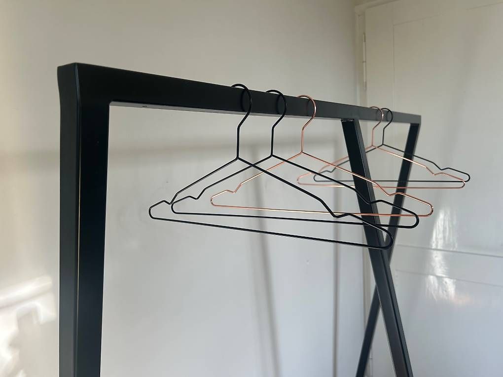 Guardaroba: HAY Loop Stand Kleiderstange – Usato da Zürich venduto da SaritaEicher 1
