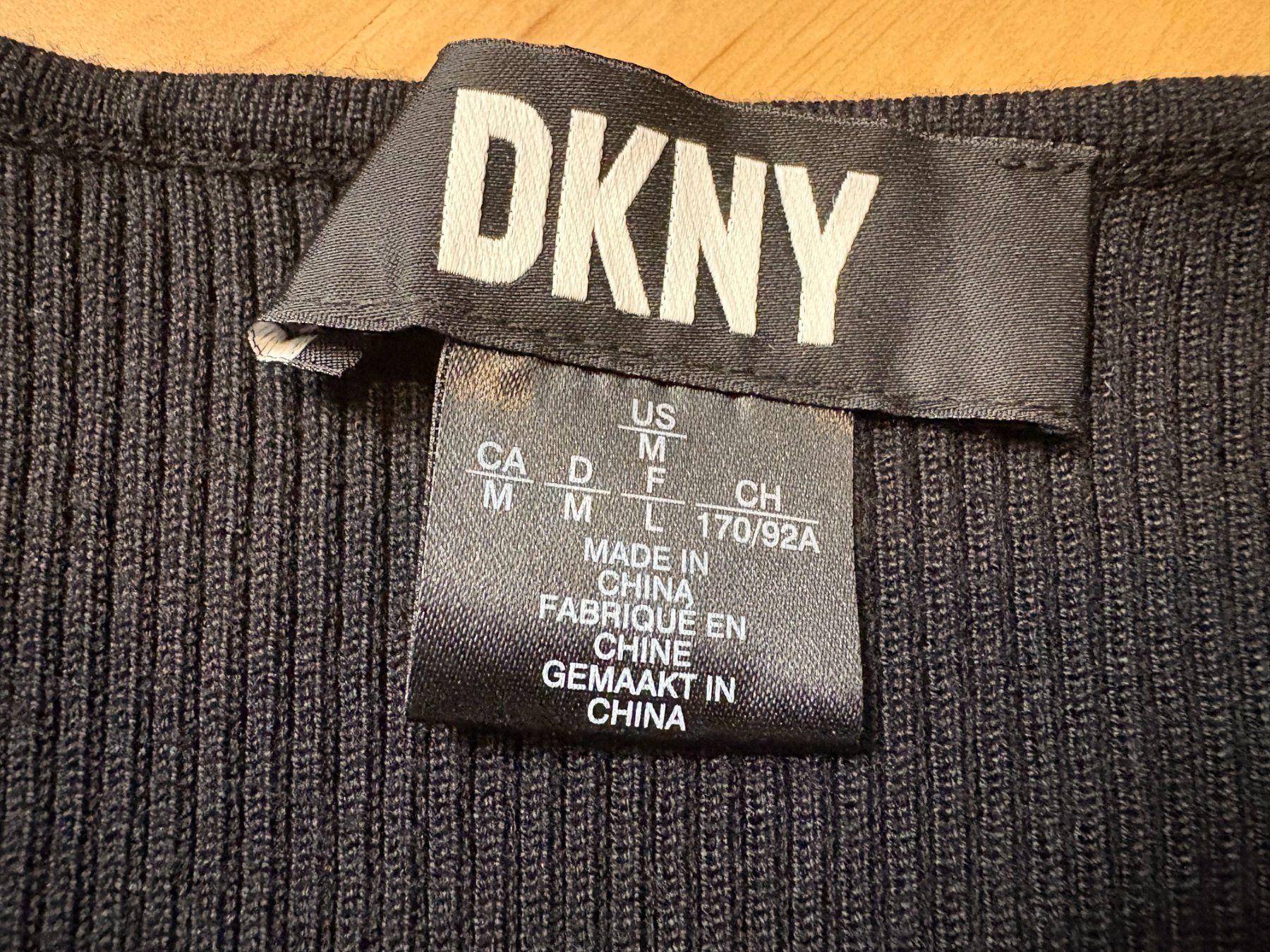 DKNY Pullover & Sweatshirts: Neu: spezieller Pulli von DKNY Gr. M – Neu (gemäss Beschreibung) aus Willisau von ani_gtk8 2