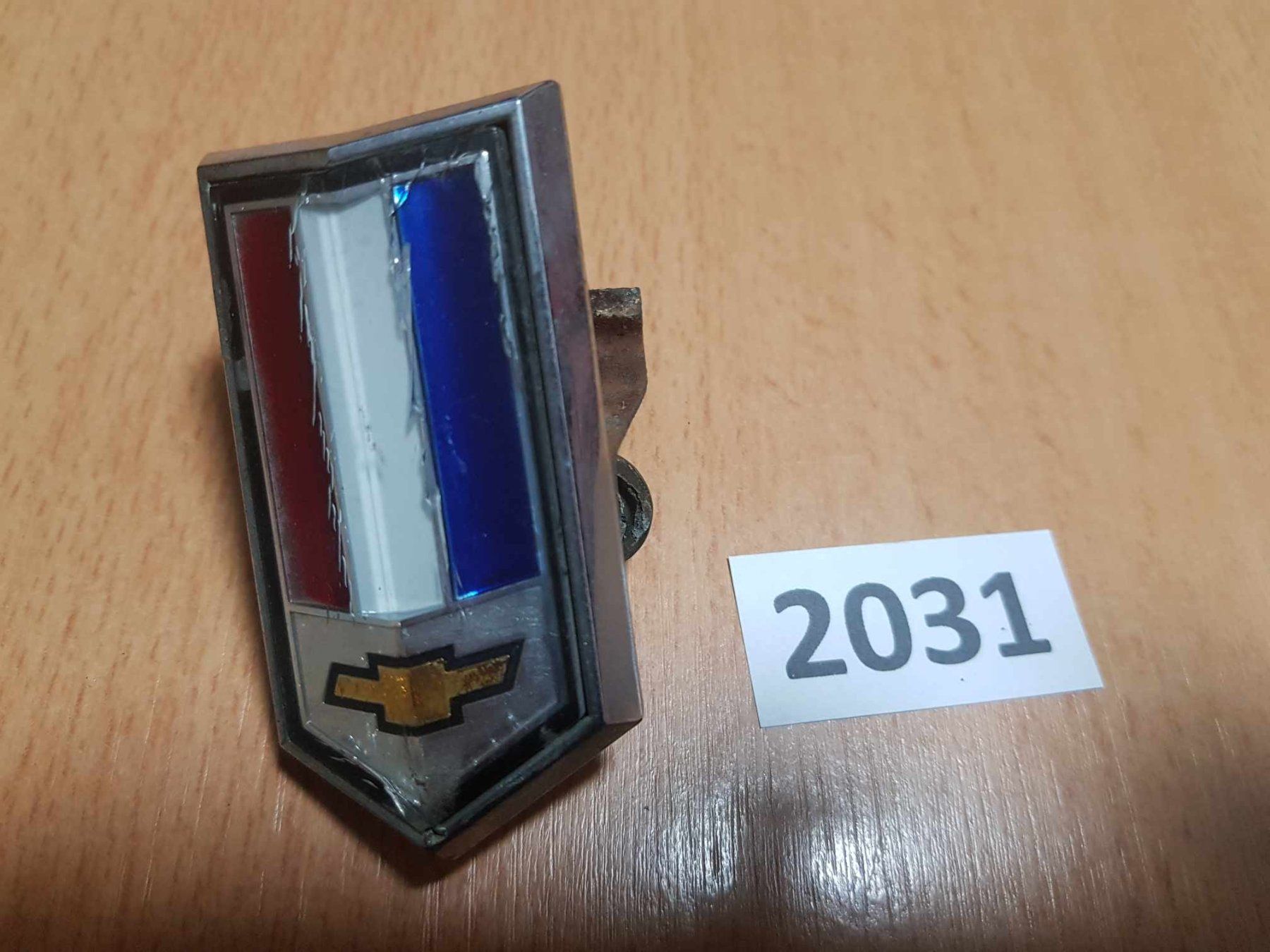 Chevrolet Tutti pezzi di ricambio auto: Front Emblem Camaro – Usato da Niedergösgen venduto da usc_l8gm