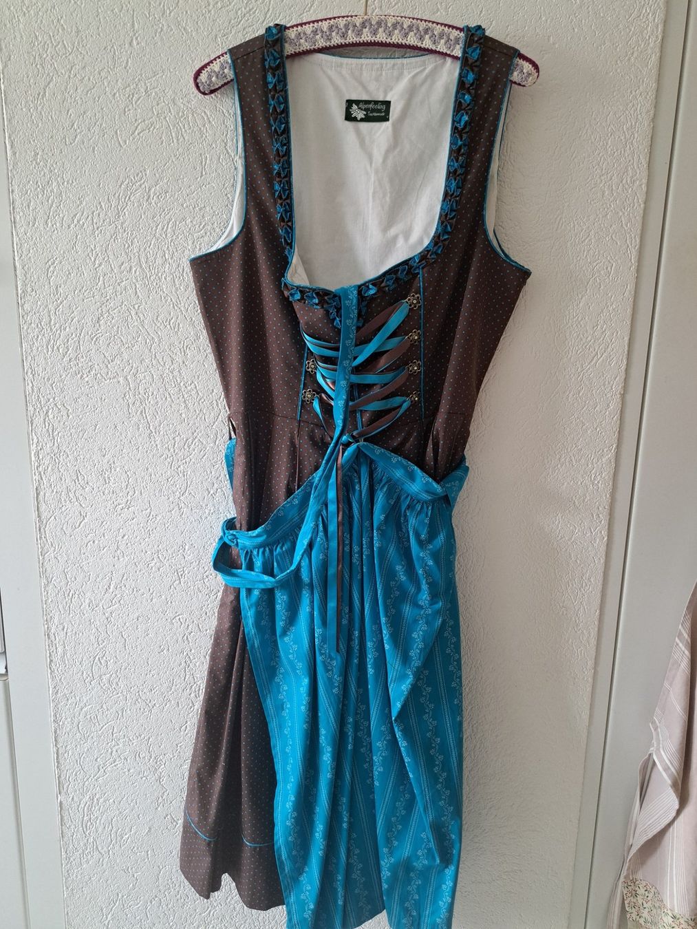 Kleider: Dirndl – Gebraucht aus Lichtensteig von Chribewa
