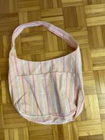 Pinke Schultertasche, gestreift