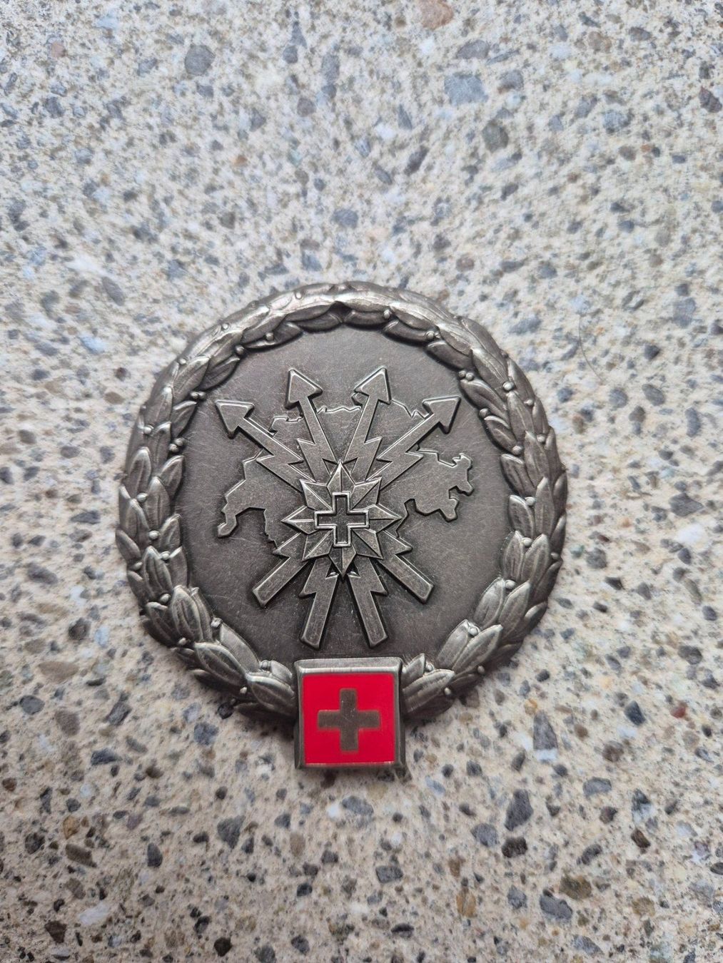 Schweizer Armee Placchette & Badge: *** Beretemblem LVb FU silber *** – Nuovo (secondo la descrizione) da Riedholz venduto da fr_sIruP
