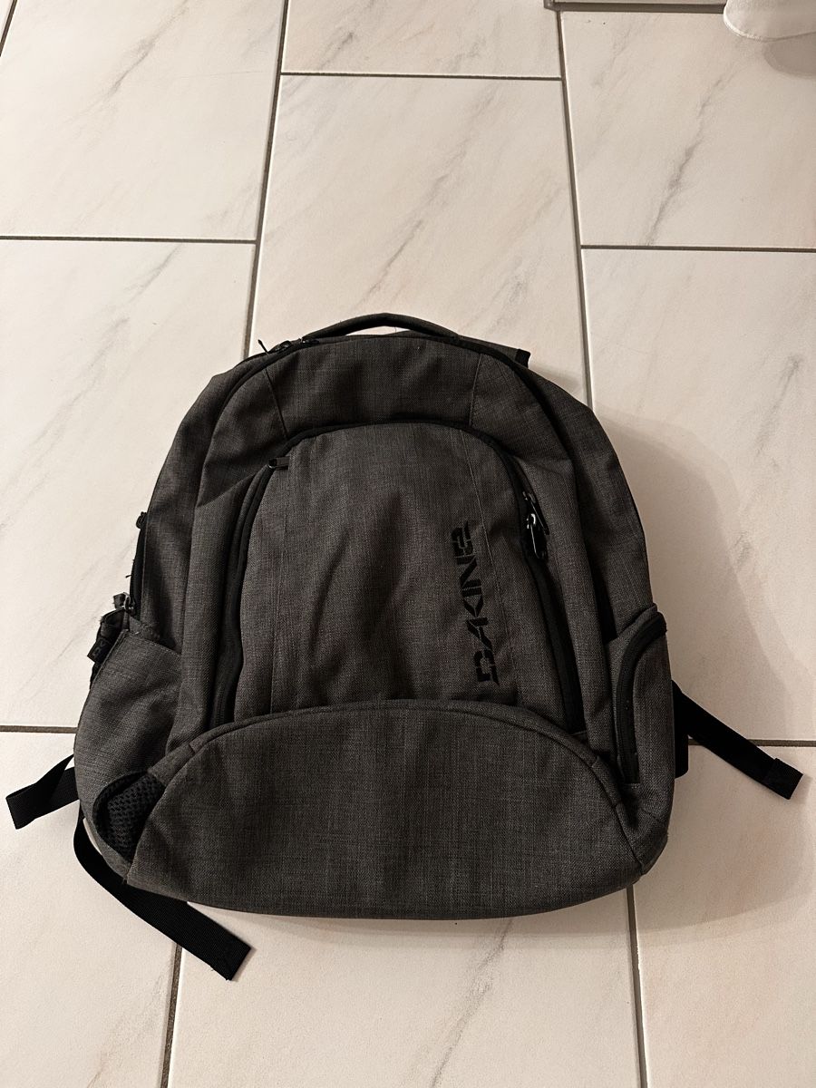 Dakine Zaini: Dakine Rucksack grau – Nuovo (secondo la descrizione) da Uitikon Waldegg venduto da verkaufgenie88