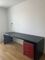 Schwarzer Schreibtisch 
