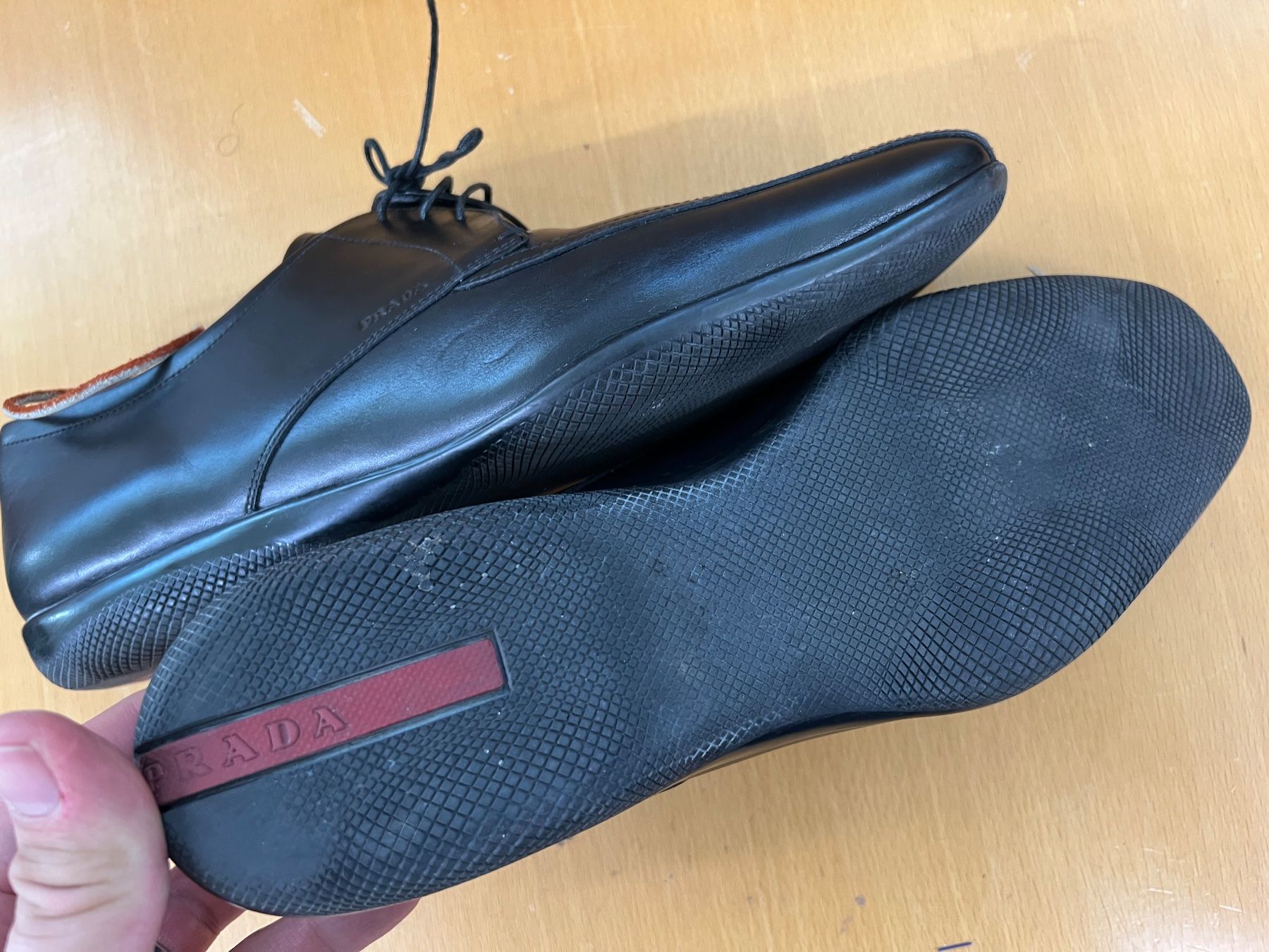 Prada Scarpe da uomo: Paire de chaussures Prada 42 – Usato da Basel venduto da La.Bonne.affaire 4