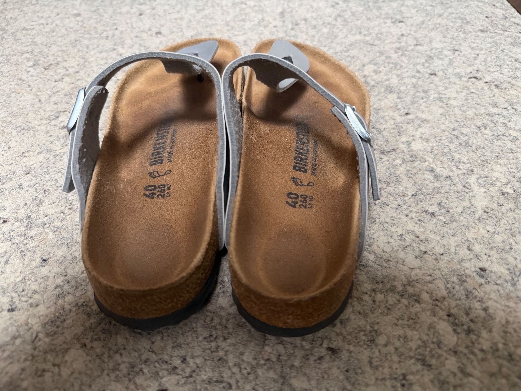 Birkenstock Chaussures femmes: Birkenstock Gizeh Silber Gr. 40 – D'occasion à Wattwil par edel88 4